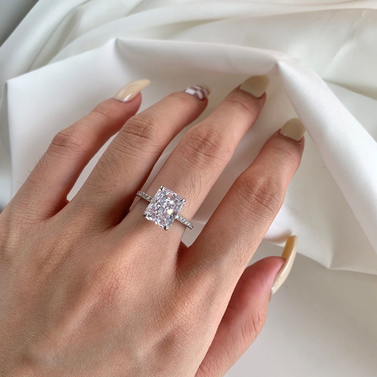 [LUXE]4.0 Carat Luxurious Engagement Ring