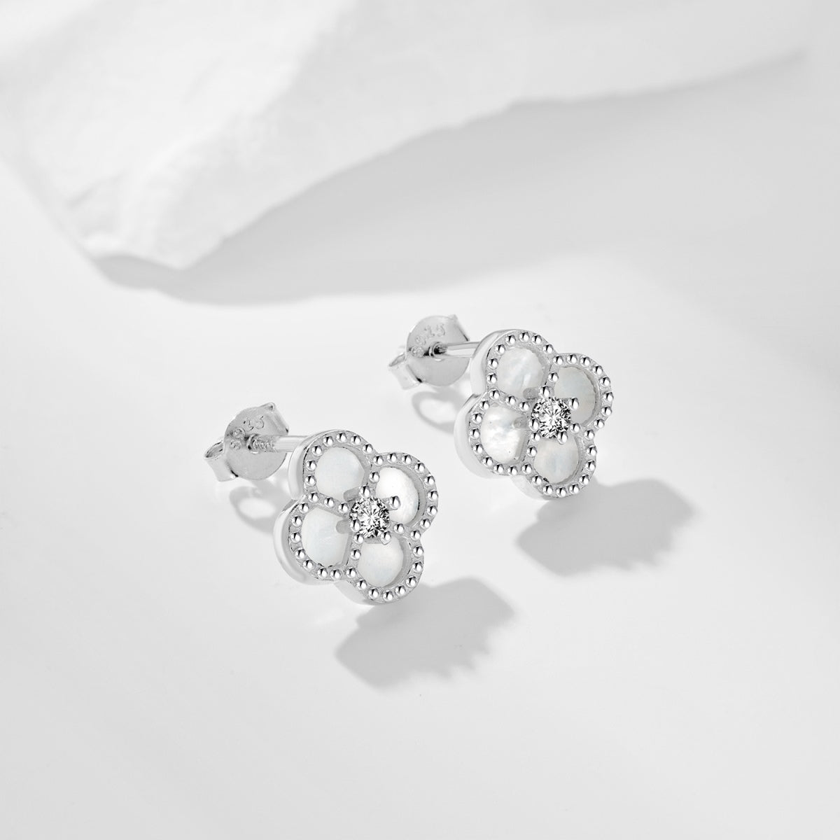 [LUXE]Four-Leaf Clover Flower Shape Exquisite Earrings