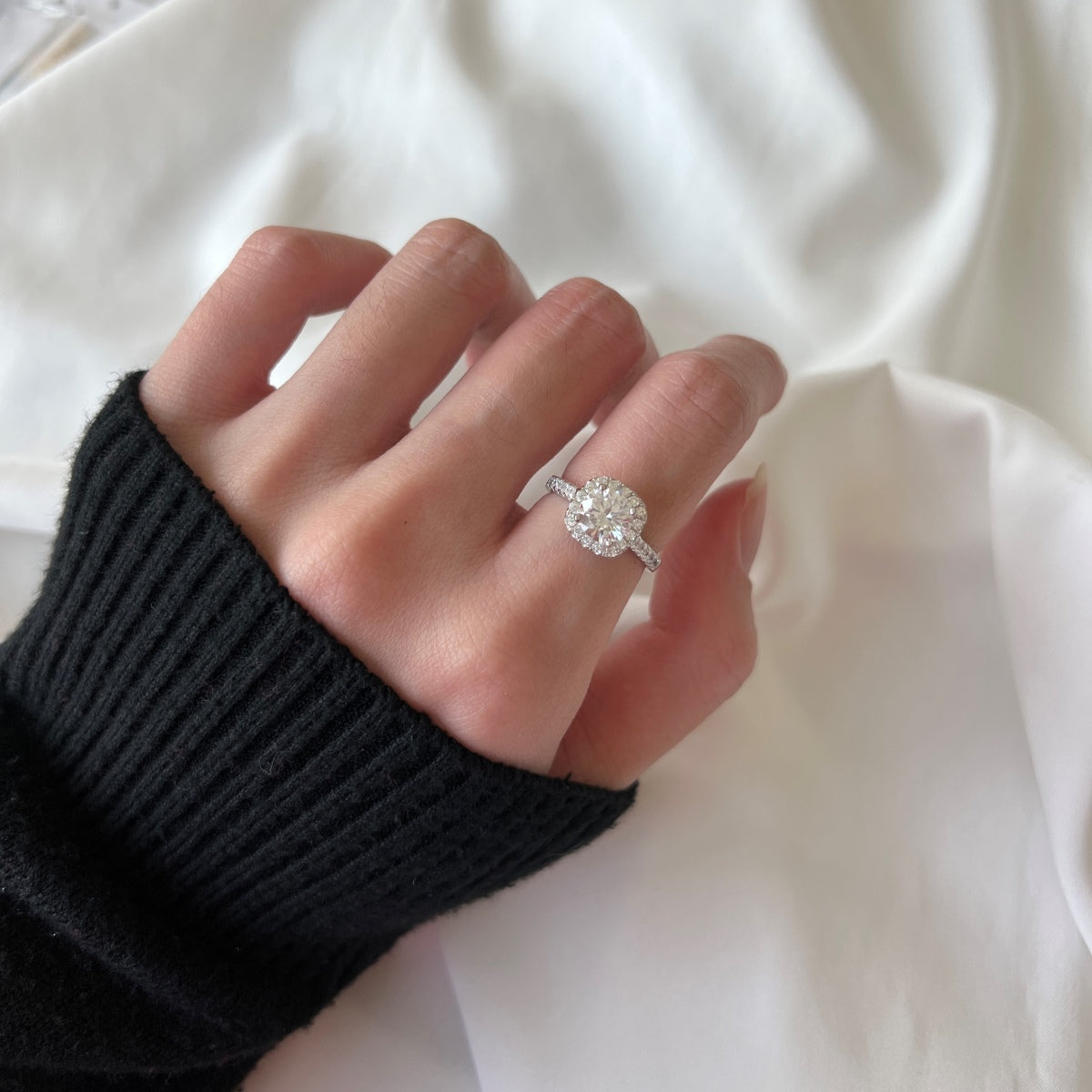 [LUXE]Dazzling Resplendent Round Cut Wedding Ring