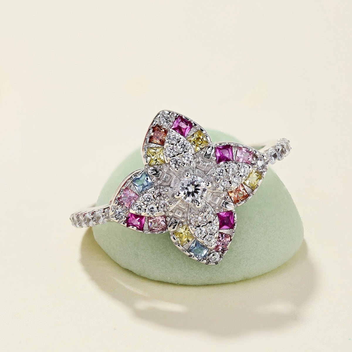 [LUXE]Luxurious Colorful Flower Shape Banquet Ring