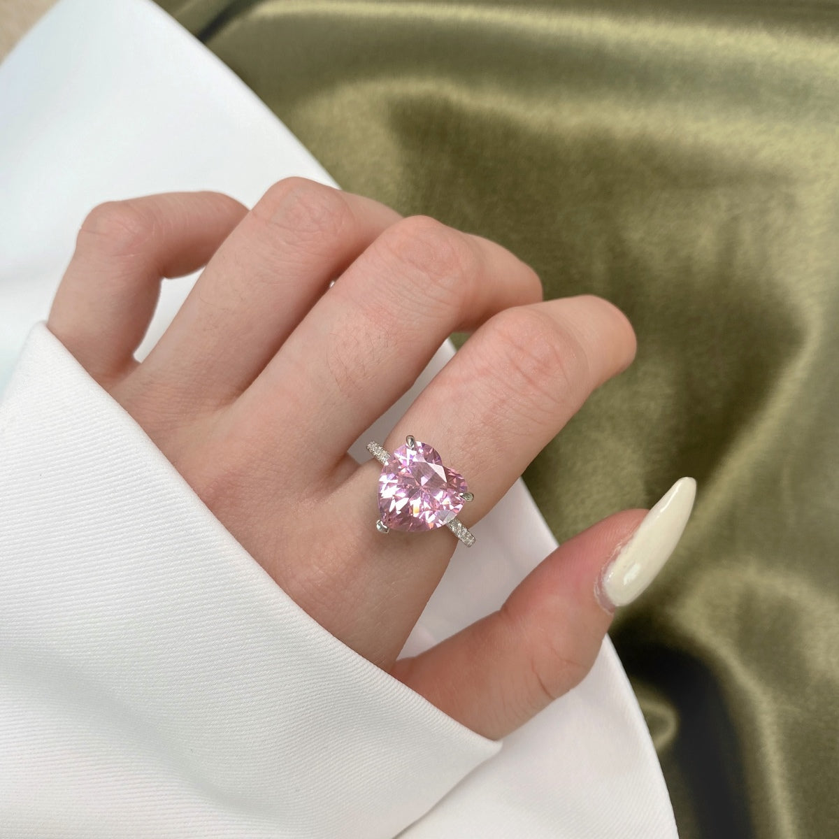 [LUXE]6.0 Carat Luxurious Sparkling Romantic Heart Cut Lover Ring