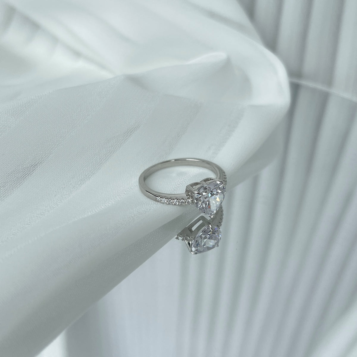 [LUXE]2.0 Carat Dazzling Lustrous Heart Cut Lover Ring