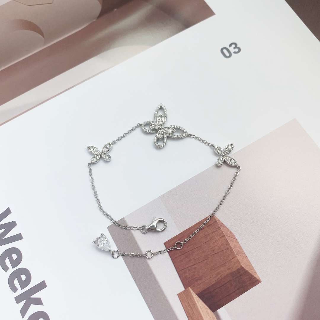 [LUXE]Delicate Butterfly Pendant Bracelet