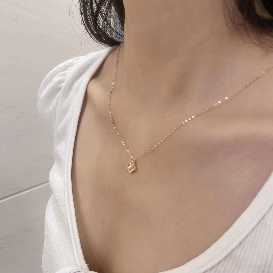 [LUXE]Delicate Flower Shape Necklace