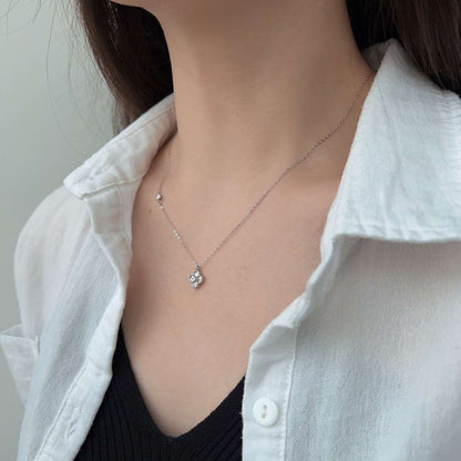 [LUXE]Delicate Flower Shape Necklace