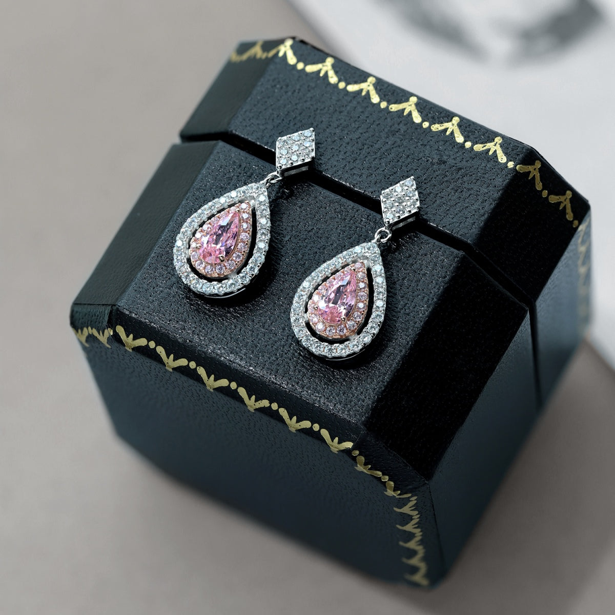 [LUXE]Ornate Delicate Water Drop Shape Banquet Earrings