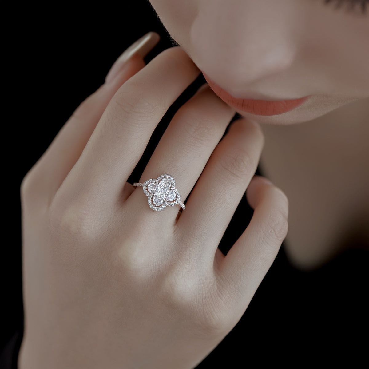 [LUXE]Luxurious Eternity Flower Shape Banquet Ring