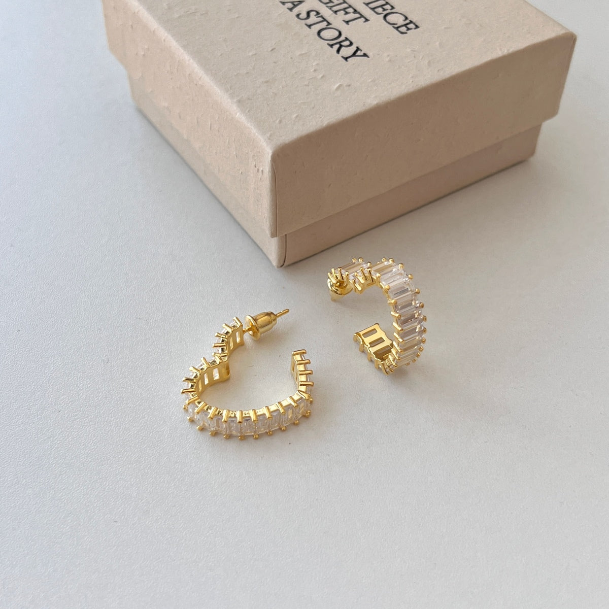 [LUXE]Radiant Heart Cutout Earrings