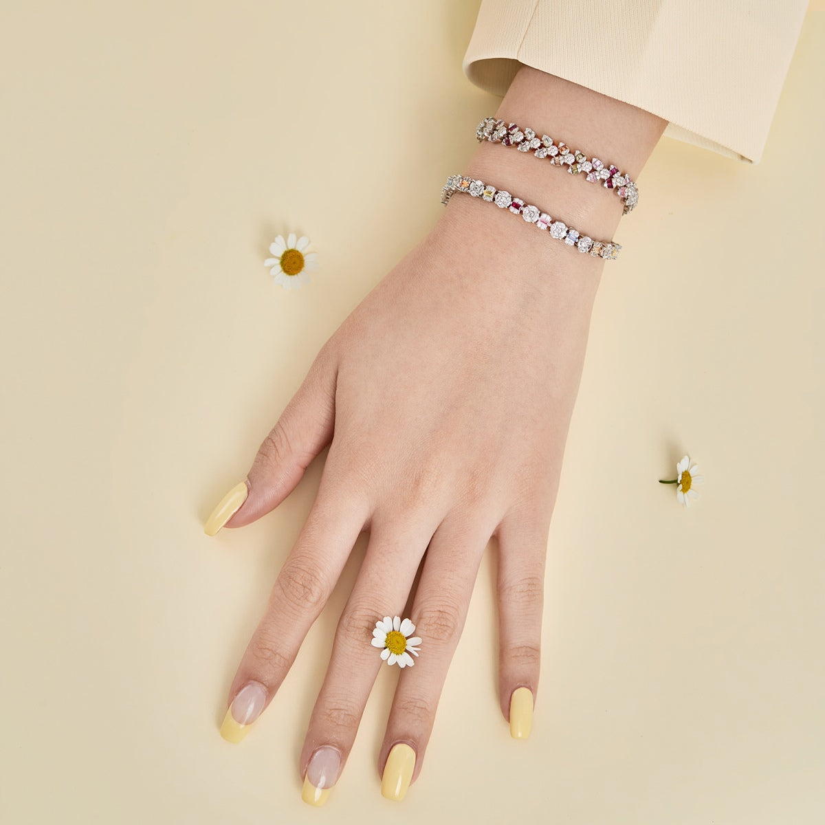 [LUXE]Dainty Exquisite Flower Shape Daily Bracelet