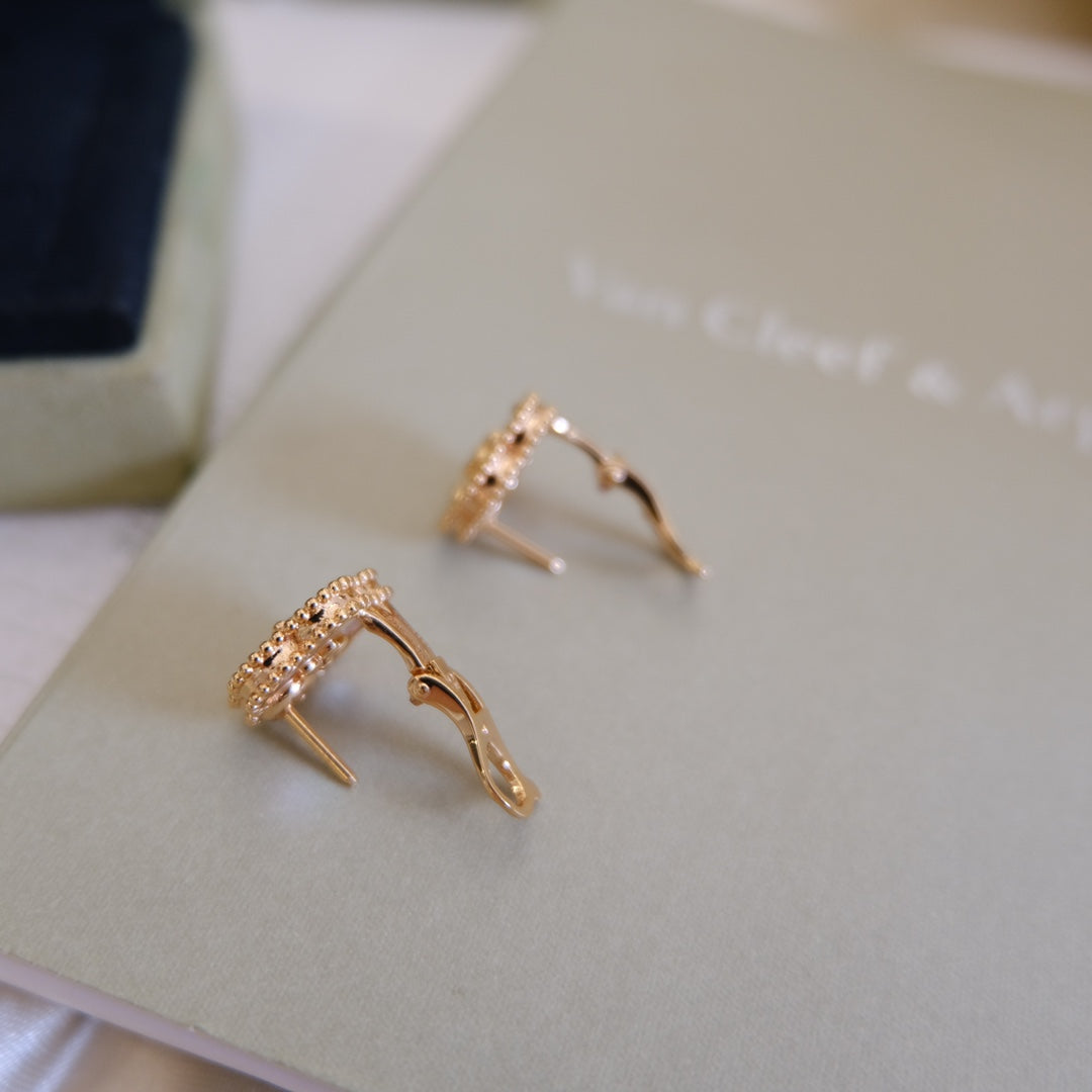 [LUXE] LUCKY PINK GOLD WHITE MOP EARRINGS