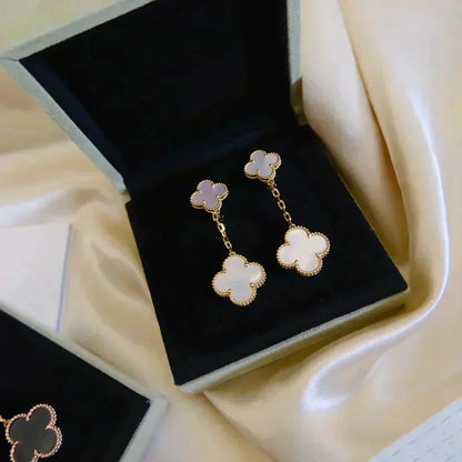 [LUXE] CLOVER 2 MOTIF WHITE MOP EARRINGS