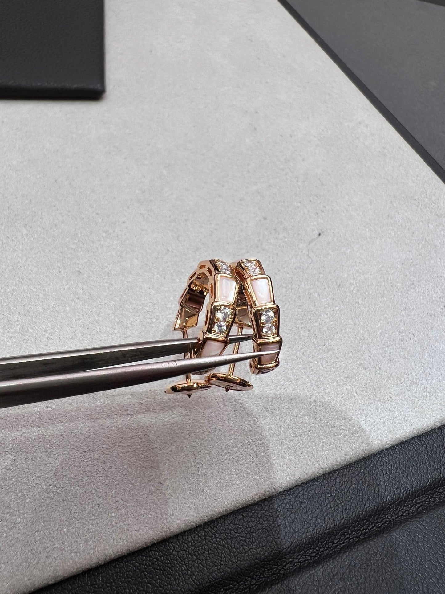 [LUXE]SERPENTI MOP PINK GOLD EARRINGS