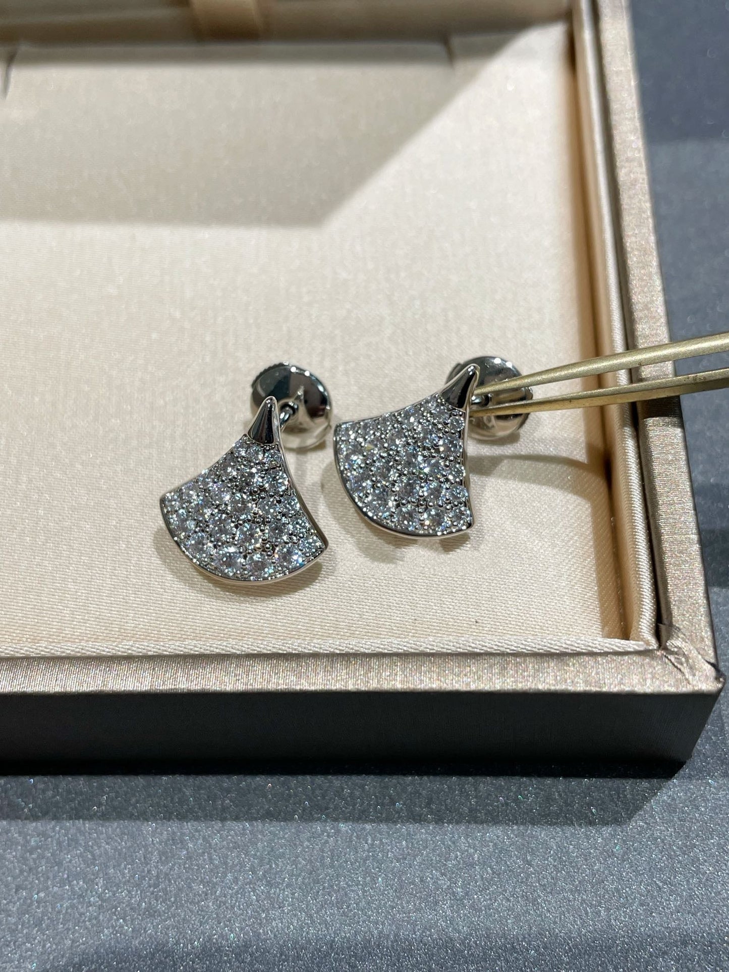 [LUXE]DREAM STUD EARRINGS DIAMOND