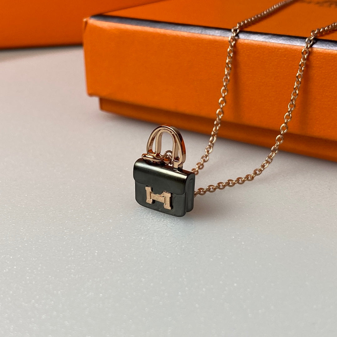 [LUXE]CONSTANCE BLACK PEDANT PINK GOLD NECKLACE