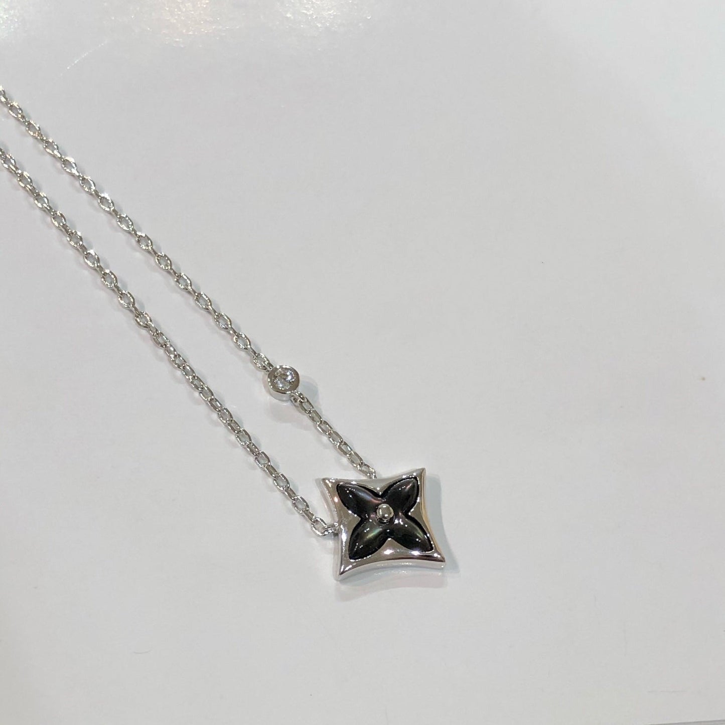 [LUXE]STAR BLACK MOP NECKLACE