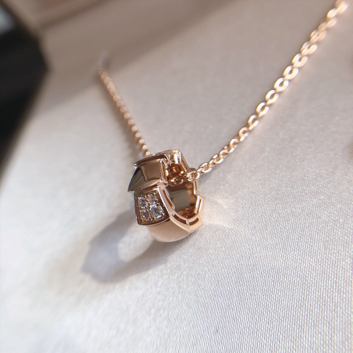 [LUXE]SERPENTI PEDANT DIAMOND PINK GOLD NECKLACE