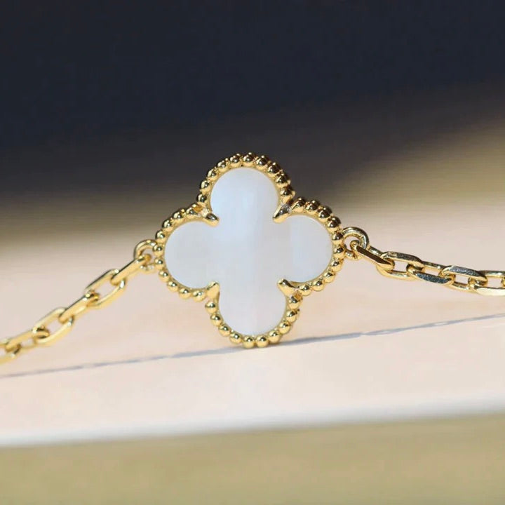 [LUXE] CLOVER 20 MOTIFS WHITE MOP NECKLACE