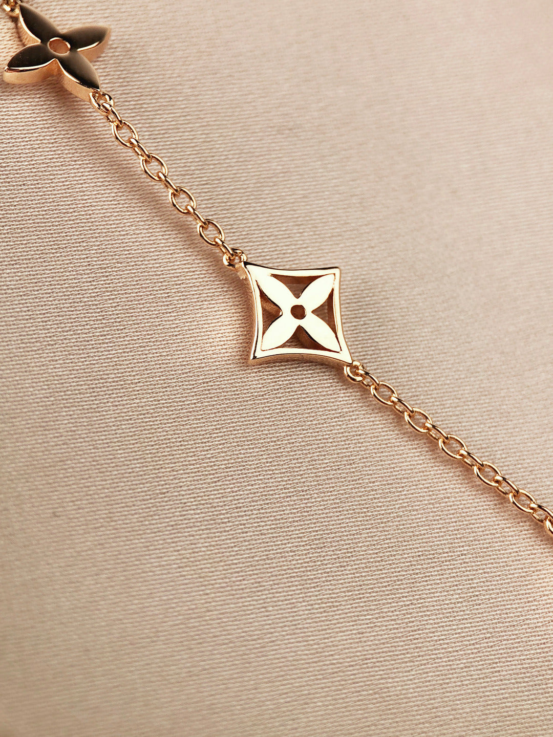 [LUXE]STAR AND SUN 7 MOTIFS GOLD BRACELET