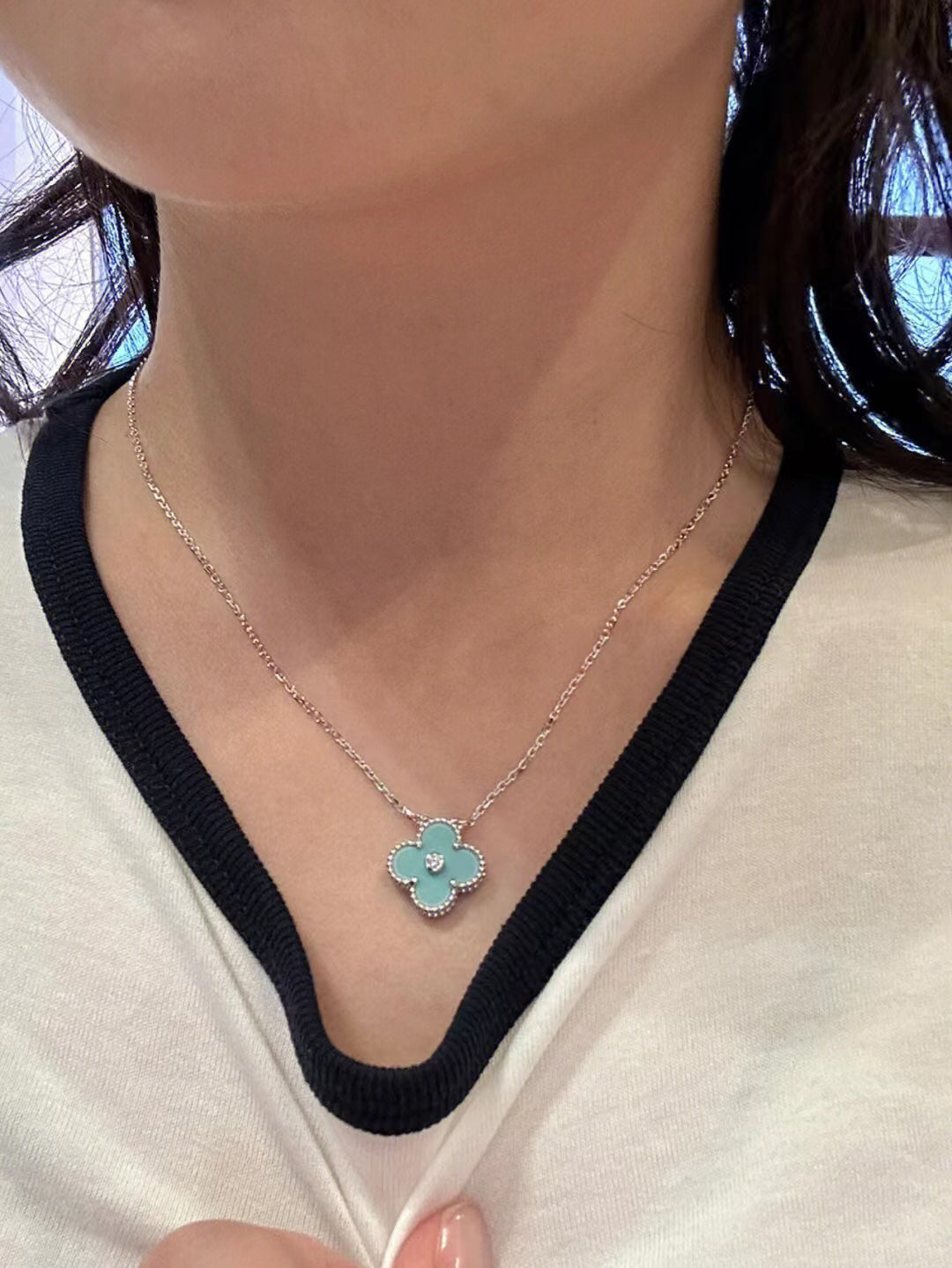 [LUXE] CLOVER 1 DIAMOND LIGHT BLUE SILVER NECKLACE