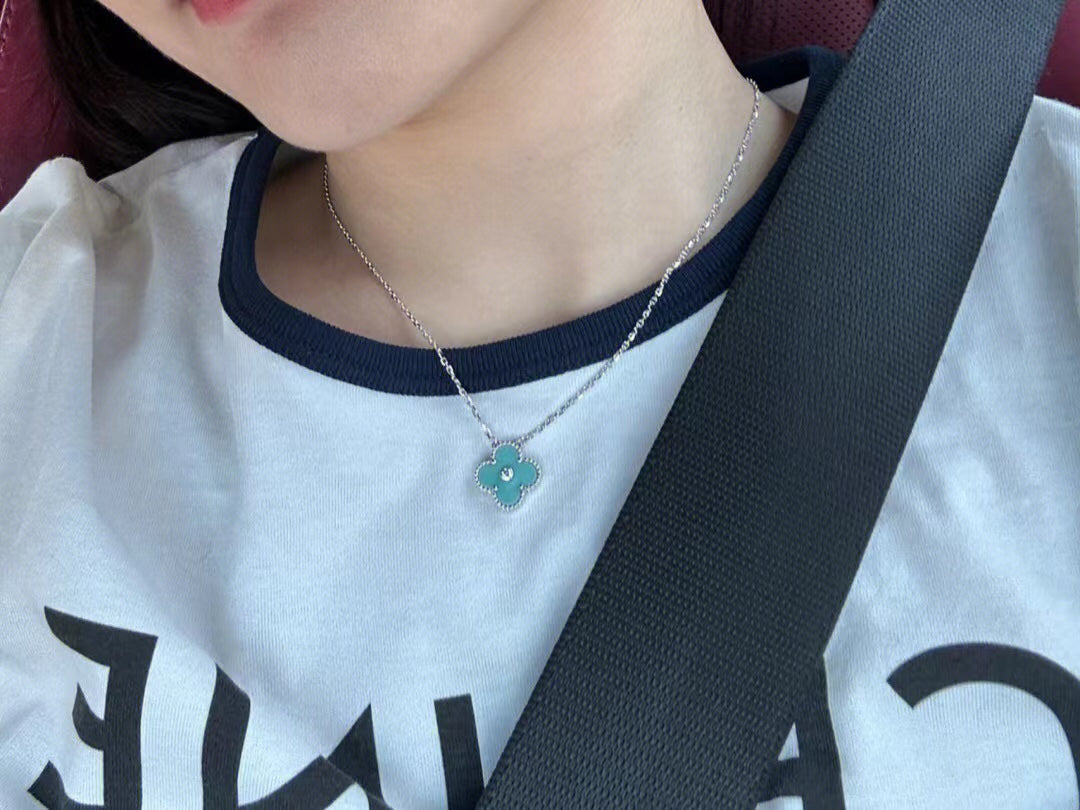 [LUXE] CLOVER 1 DIAMOND LIGHT BLUE SILVER NECKLACE