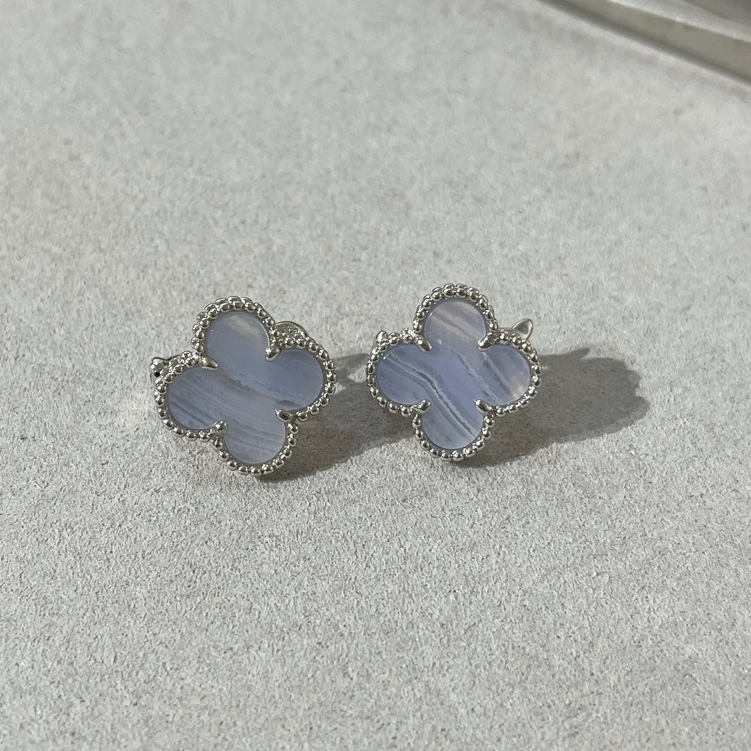 [LUXE] CLOVER CHALCEDONY SILVER STUD EARRINGS