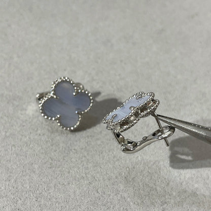 [LUXE] CLOVER CHALCEDONY SILVER STUD EARRINGS