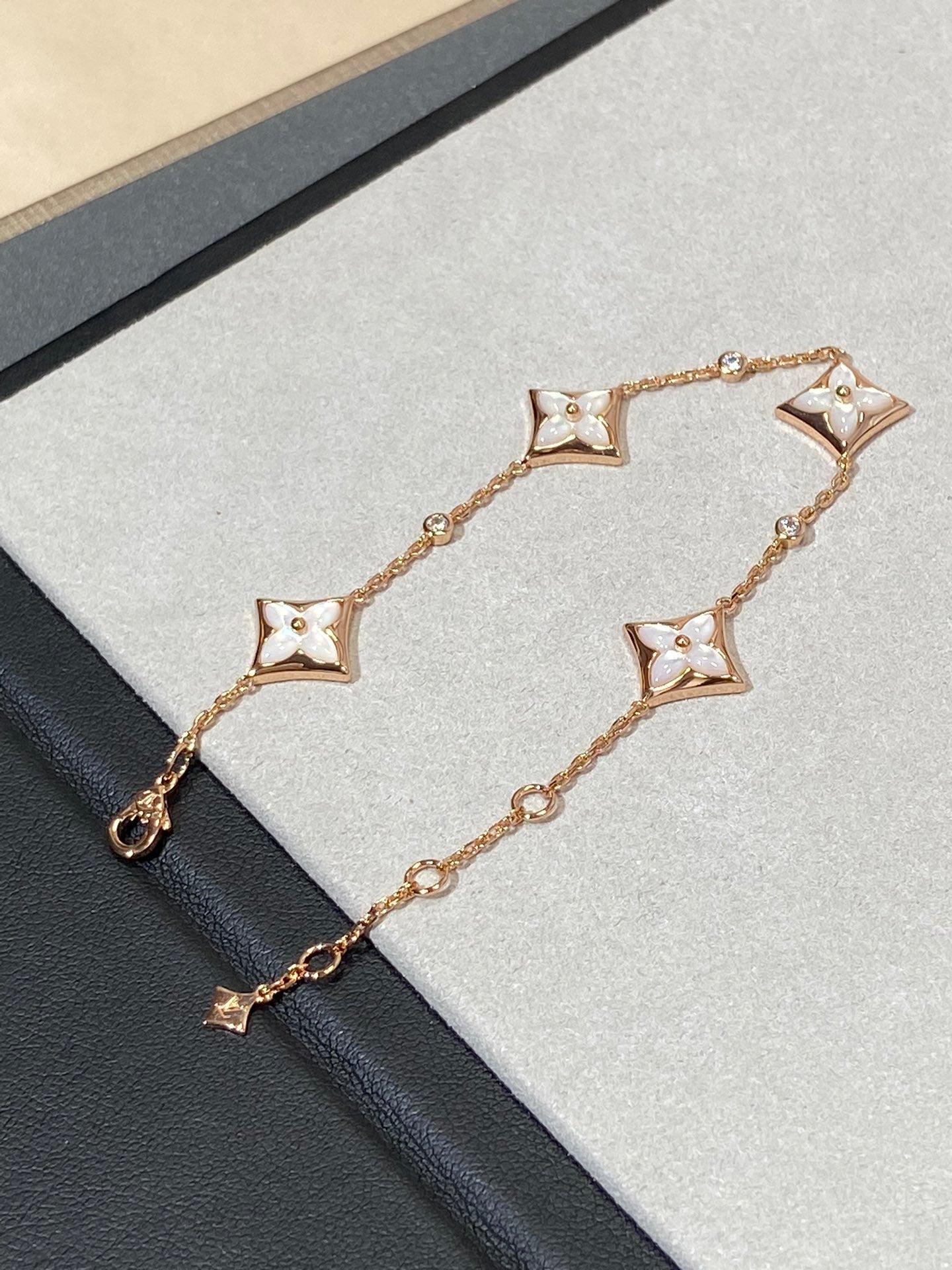 [LUXE]STAR 4 MOTIF MOP DIAMOND PINK GOLD BRACELET