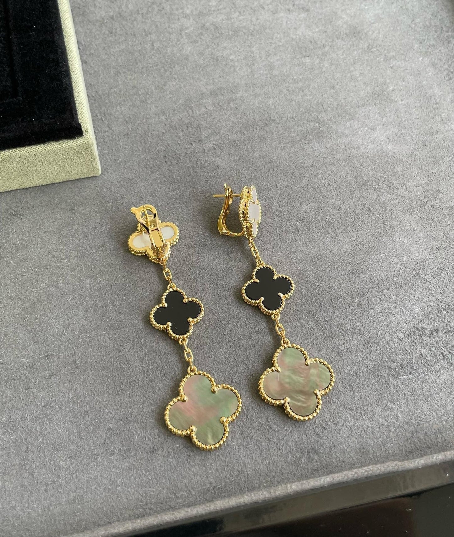 [LUXE] CLOVER 3 MOTIF MOP ONYX DARK MOP EARRINGS