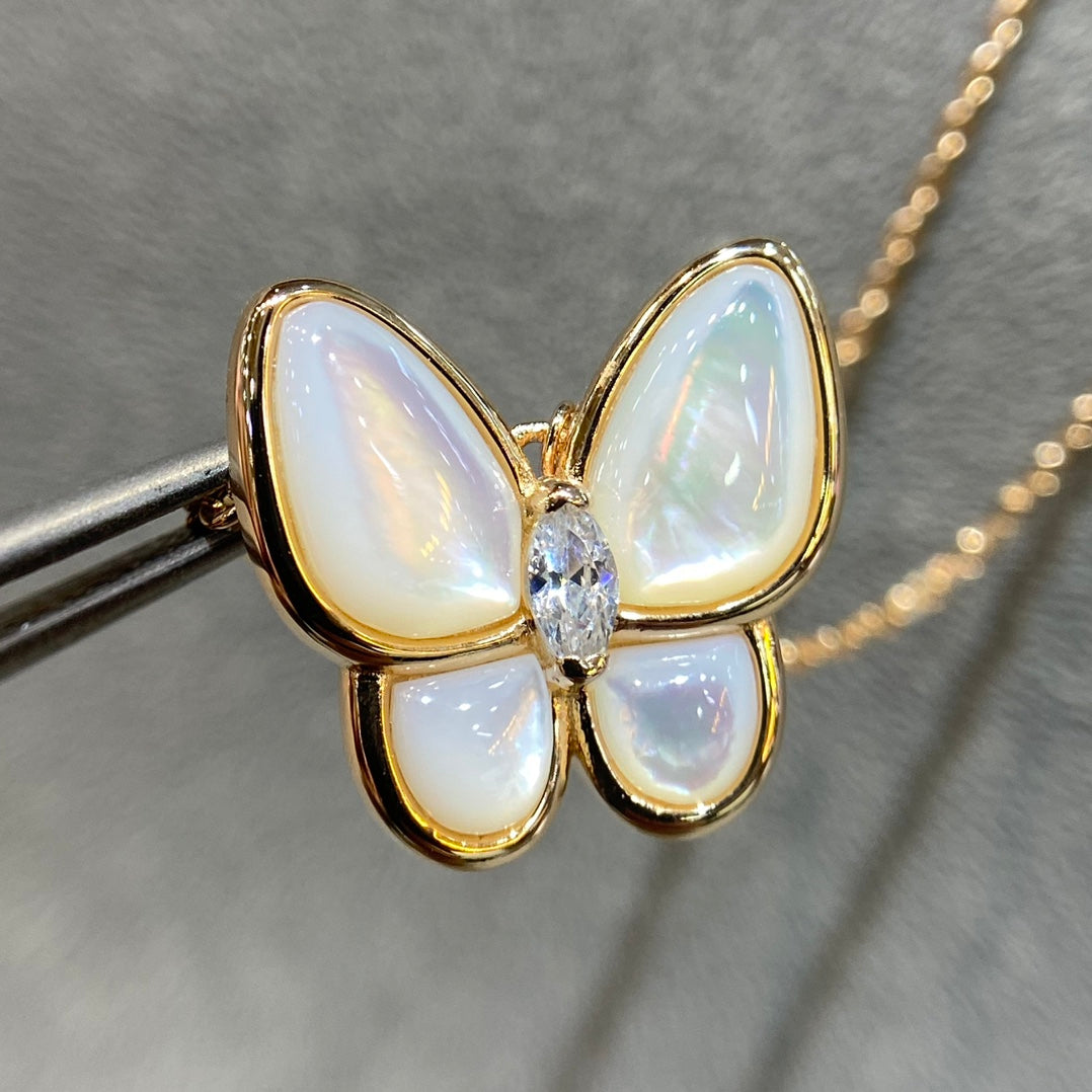 [LUXE] BUTTERFLY MOP DIAMOND NECKLACE