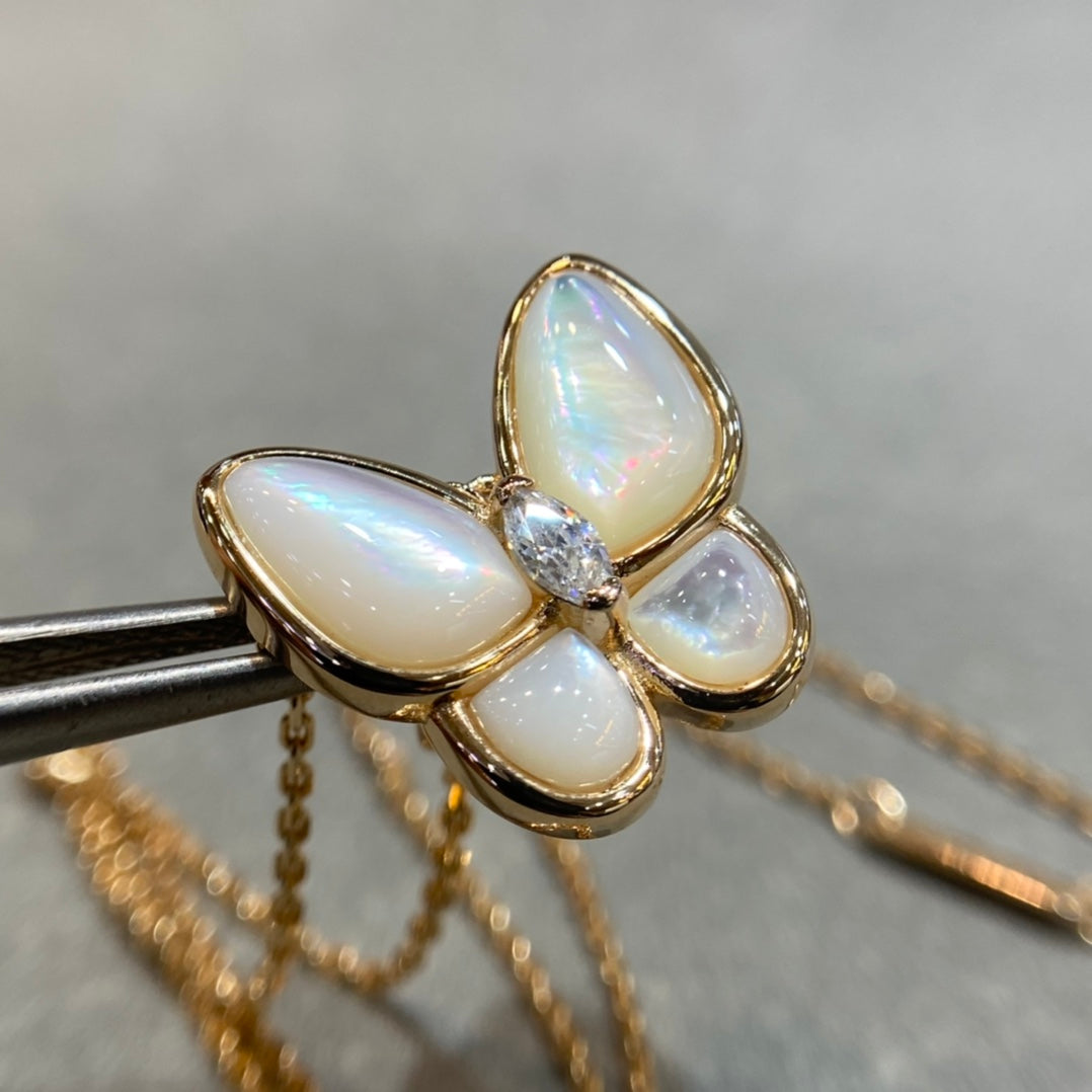 [LUXE] BUTTERFLY MOP DIAMOND NECKLACE