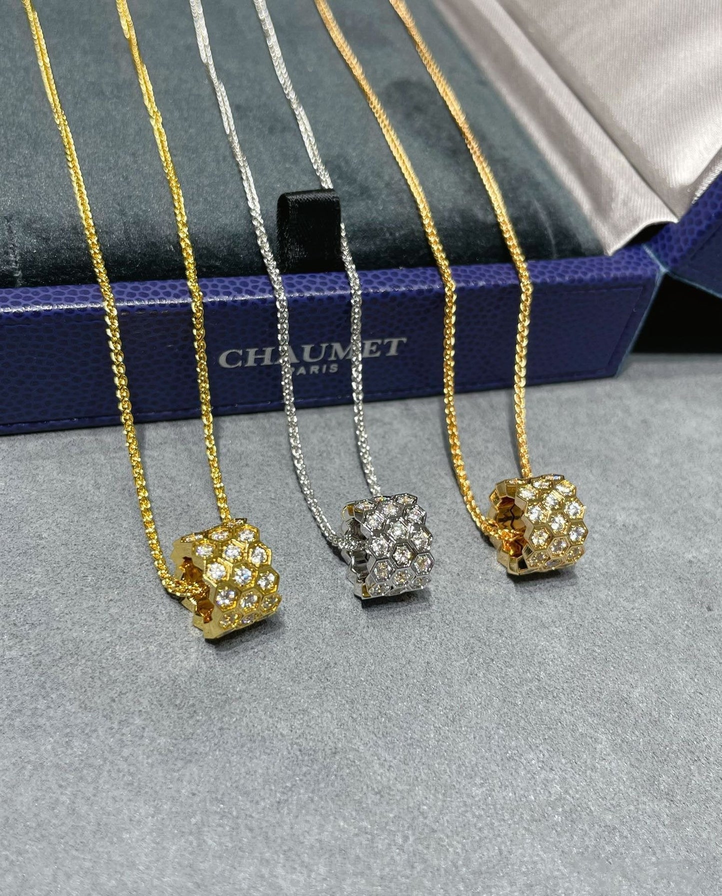 [LUXE]BEE LOVE DIAMOND PAVED 3 ROW NECKLACE