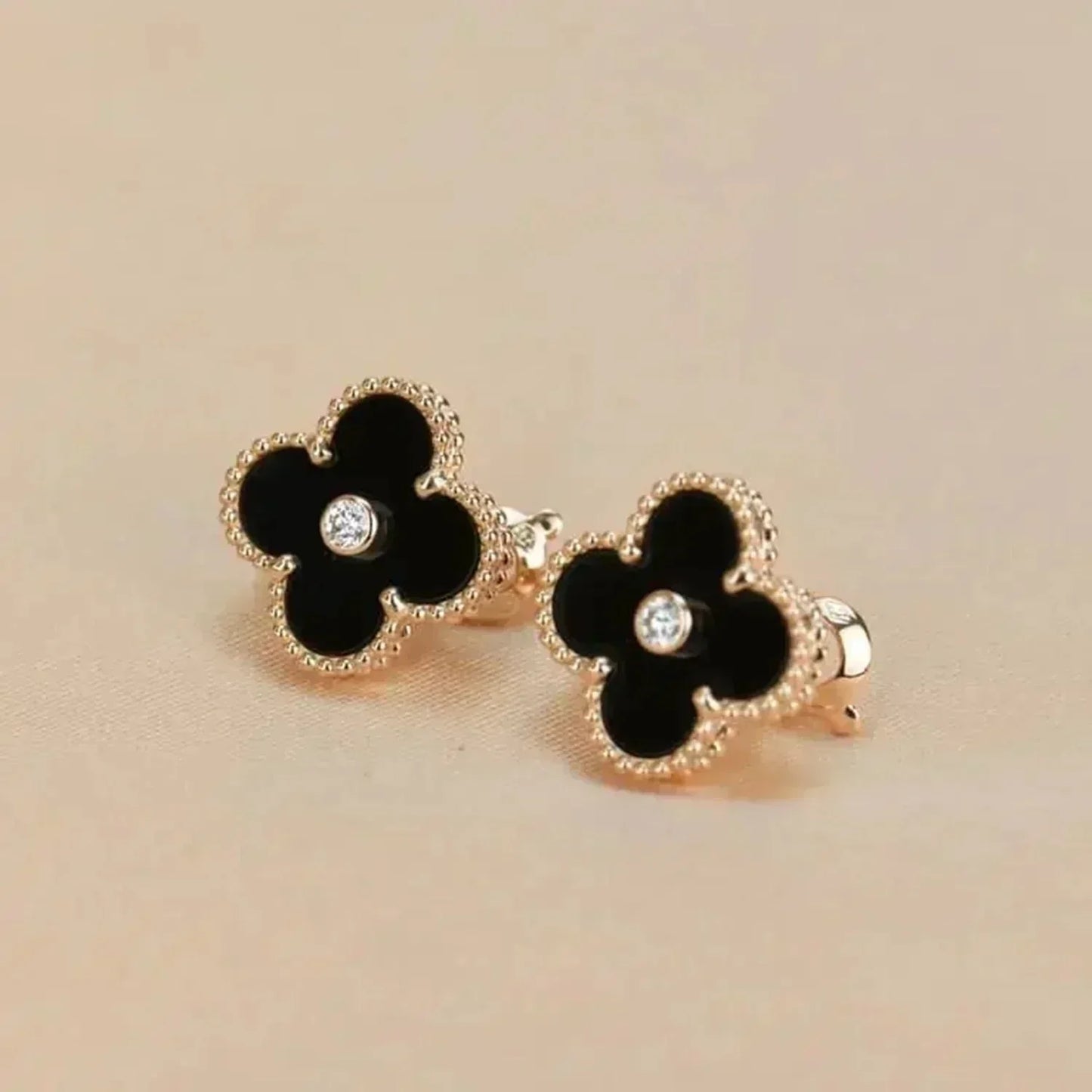 [LUXE] CLOVER MEDIUM 1 MOTIFS ONYX DIAMOND EARRINGS