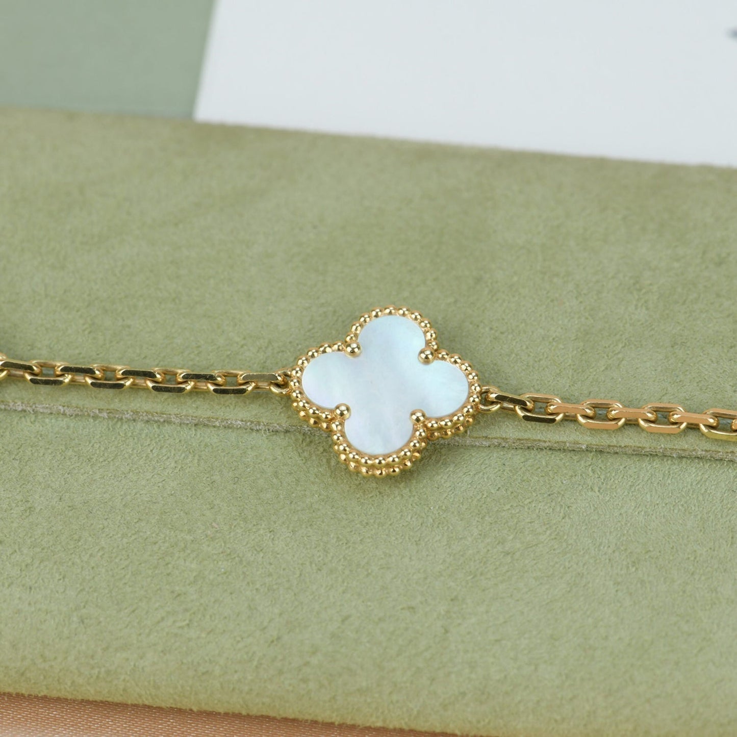 [LUXE] CLOVER  5 MOTIF WHITE MOP BRACELET