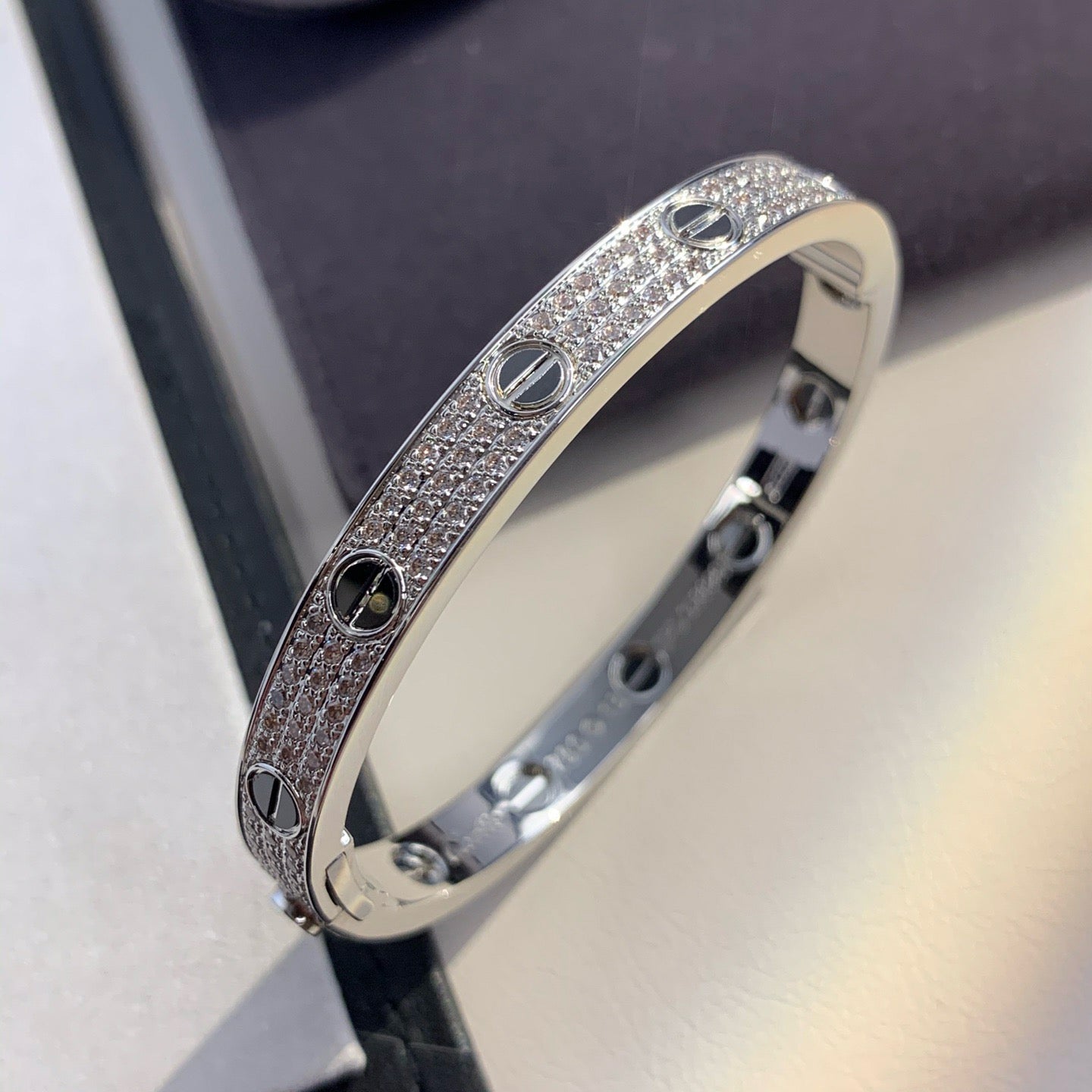 [LUXE]LOVE BRACELET 6.1MM DIAMOND-PAVED CERAMIC