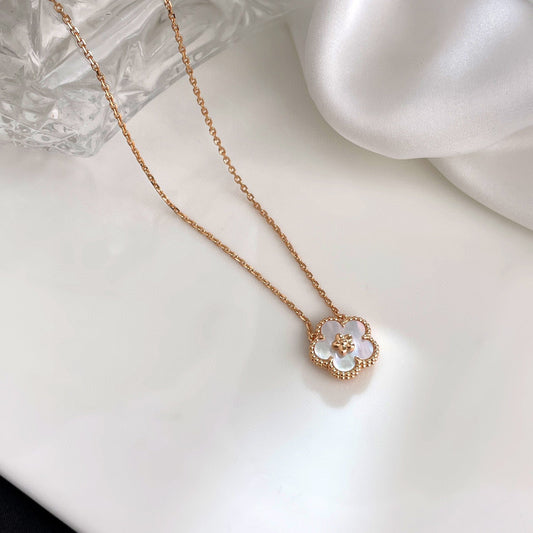 [LUXE] LUCKY  WHITE MOP  PLUM BLOSSOM NECKLACE