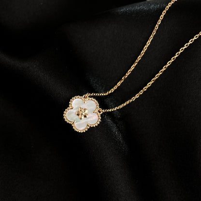 [LUXE] LUCKY  WHITE MOP  PLUM BLOSSOM NECKLACE