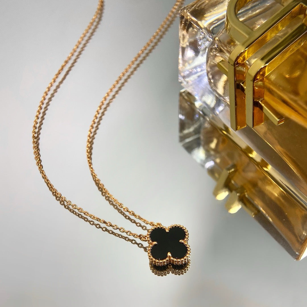 [LUXE] CLOVER 15MM BLACK ONYX SINGLE FLOWER NECKLACE