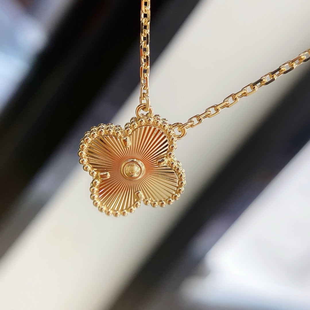 [LUXE] CLOVER 15MM LASER NECKLACE