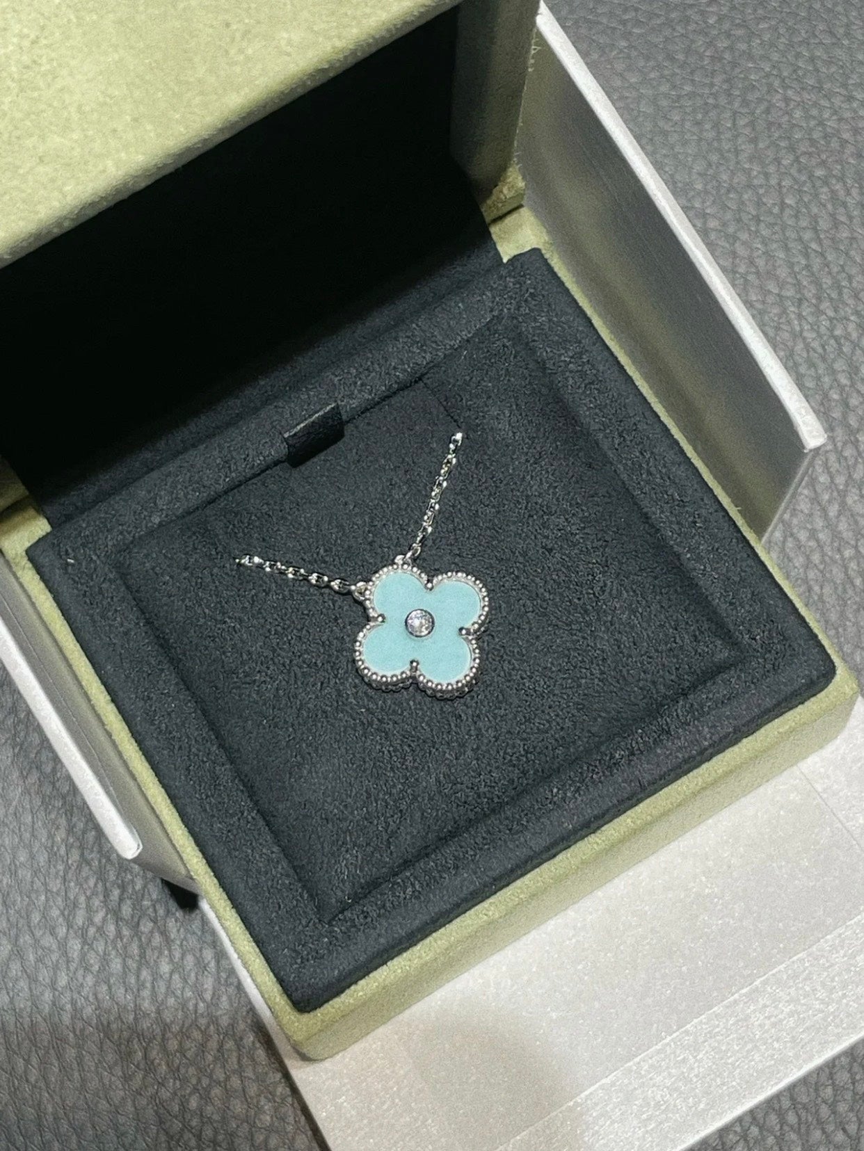 [LUXE] CLOVER 1 DIAMOND LIGHT BLUE SILVER NECKLACE