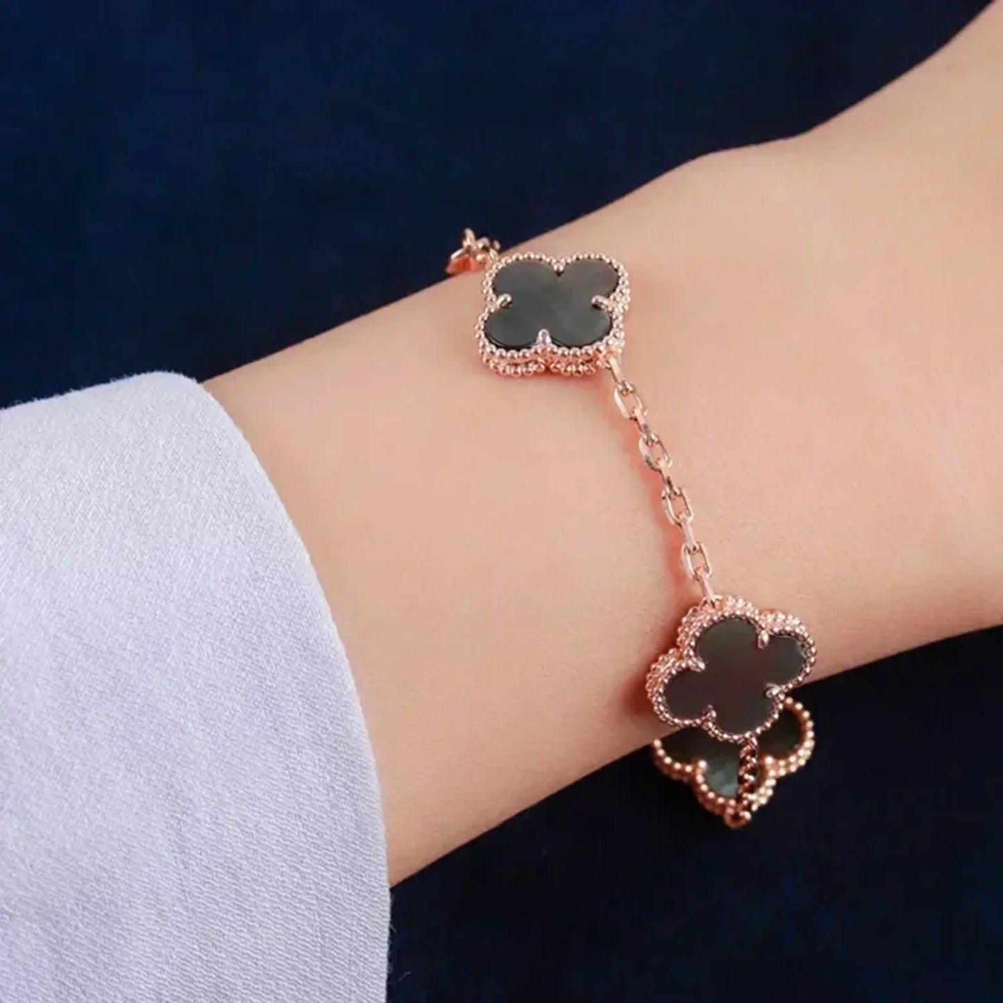 [LUXE] CLOVER 5 MOTIF GRAY MOP  BRACELET