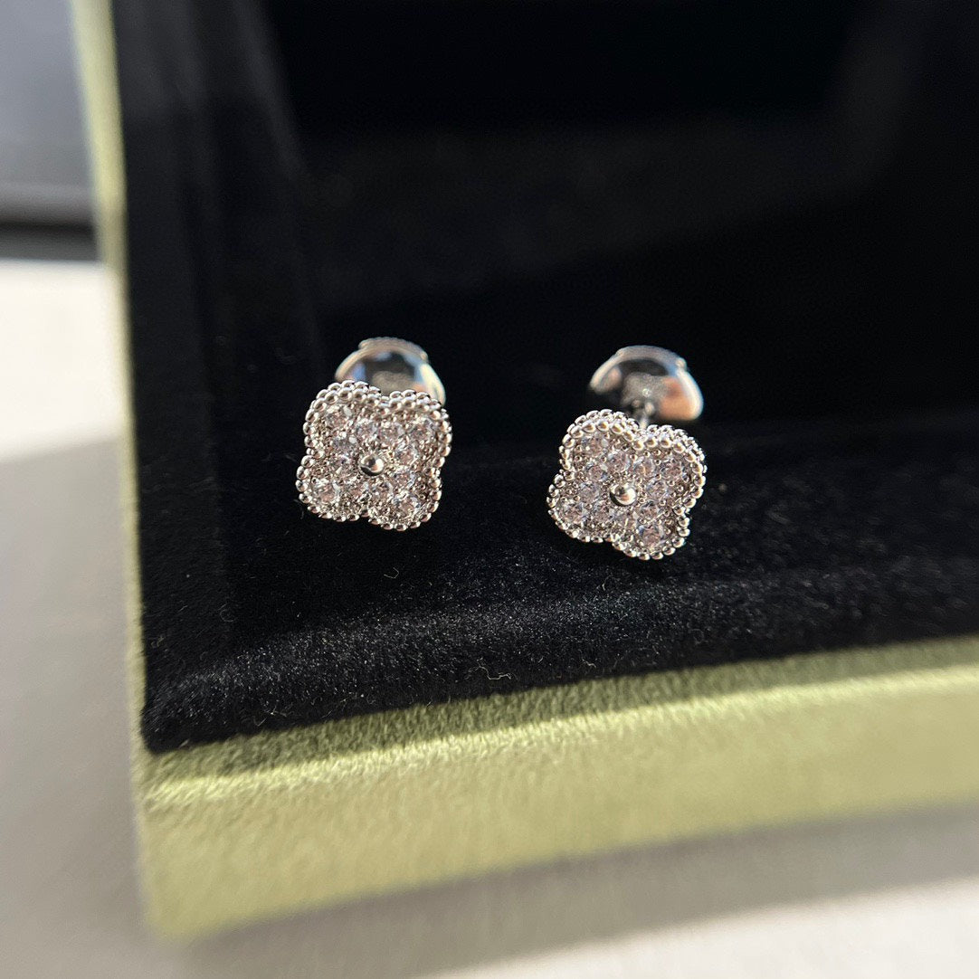 [LUXE] CLOVER MINI DIAMOND STUD EARRINGS