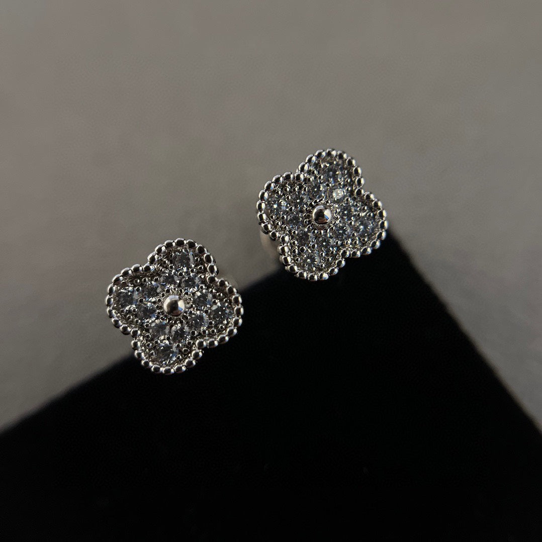 [LUXE] CLOVER MINI DIAMOND STUD EARRINGS