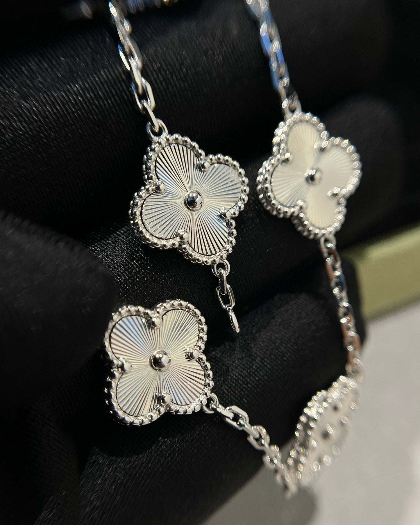 [LUXE] CLOVER SILVER 5 MOTIFS BRACELET